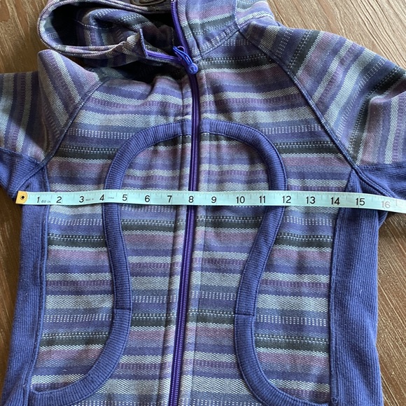 Lululemon scuba hoodie in Beautiful blues, and purples size 4. - Picture 9 of 11